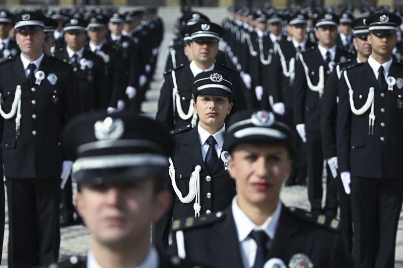 <p>Demirta�, deftere �unlar� yazd�:</p>