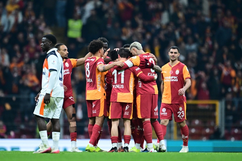 <p><b>EN AZ VE EN FAZLANIN KARŞILAŞMASI</b></p><p>Süper Lig'de bu sezon kalesine en az isabetli şut gelen takım Kocaelispor (83). Galatasaray ise bu süreçte iç sahada en fazla şut çeken (283) ve beklenen gol değeri üreten (34 xG) ekip konumunda.</p>