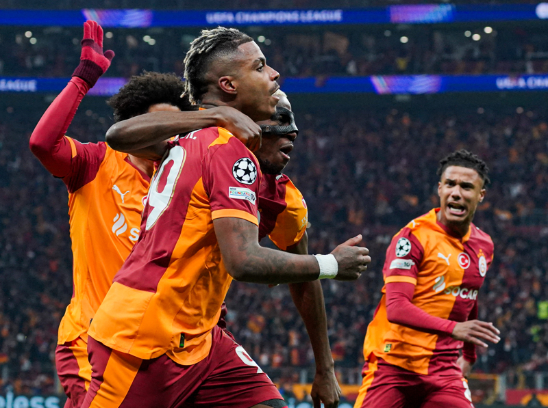 <p><b>KOCAELİSPOR SERİ YAPAMIYOR</b></p><p>Bir İstanbul takımına konuk olduğu son Süper Lig maçında Eyüpspor'u 1-0 mağlup eden Kocaelispor, bu şehirde üst üste iki galibiyet aldığı son seriyi Nisan-Mayıs 1996 arasında yakaladı.</p>