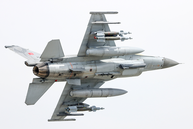 <p>Anadolu Kartalı Eğitim Merkezi'ndeki brifingin ardından, Türk Silahlı Kuvvetlerinin ev sahipliğinde 3. Ana Jet Üs Komutanlığı Atış Sahası'nda yapılan tatbikata, ABD, Azerbaycan, Polonya ve Slovakya'nın askeri unsurları katıldı.</p>