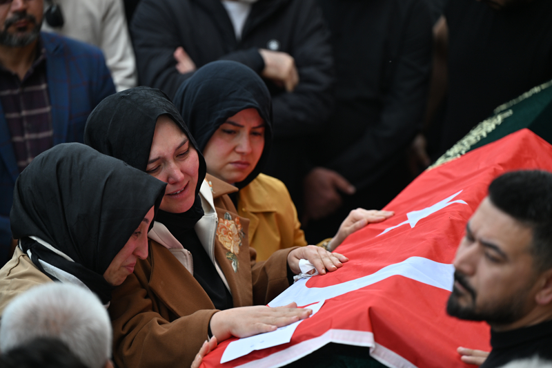 <p>Ayser Çalık Ortaokulu'nda dün düzenlenen silahlı saldırıda hayatını kaybeden Boyraz (11), Güngör (11), Kılıç (11) ve Şişik'in (11) cenazeleri, yakınları tarafından Kahramanmaraş Adli Tıp Kurumundan alınarak Abdulhamithan Camisi'ne getirildi. </p>