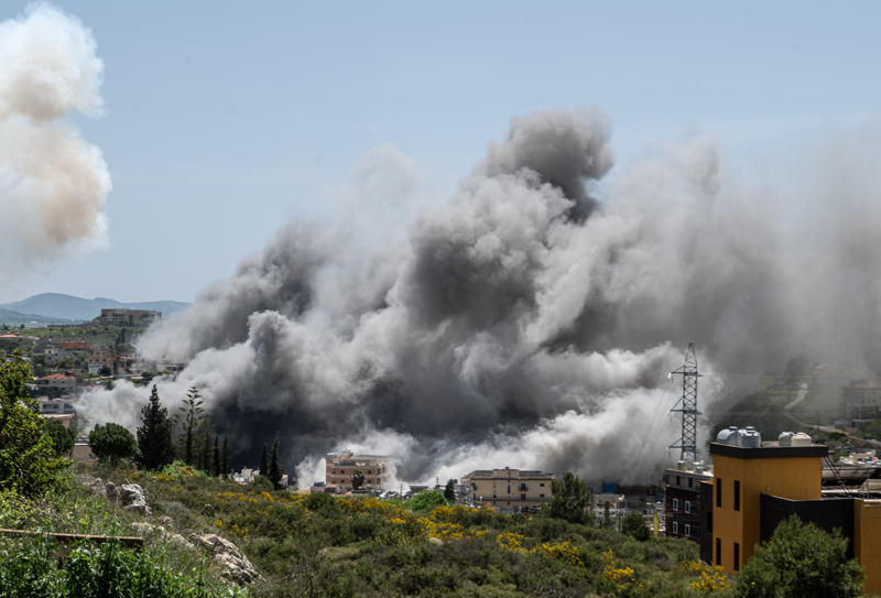 <p>İsrail ordusunun saldırılarında 6 hastanenin hizmet dışı kaldığı, 109 ambulansın da kullanılamaz hale geldiğine dikkat çekildi.</p>