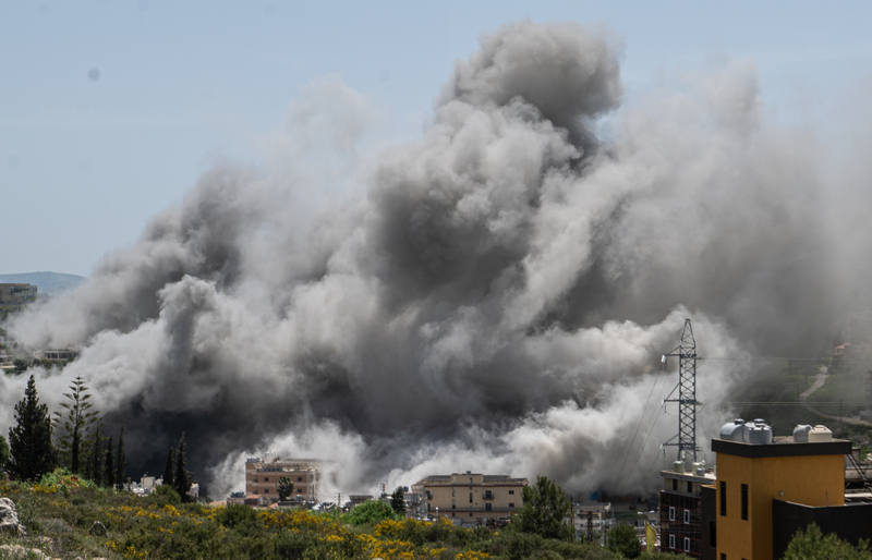<p>Lübnan Sağlık Bakanlığından yapılan açıklamaya göre, 2 Mart'tan bu yana düzenlenen saldırılarda hayatını kaybedenlerin sayısı 2 bin 196'ya, yaralı sayısı ise 7 bin 185'e çıktı.</p>