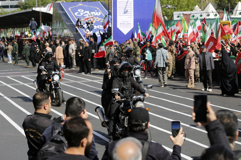 <p>�ran Ordu S�zc�s� Muhammed Ekremi Niya, �ran Silahl� Kuvvetleri'nin '�zel ko�ullardan dolay�' resmi ge�it t�reni yapmayaca��n� duyurmu�tu.</p>