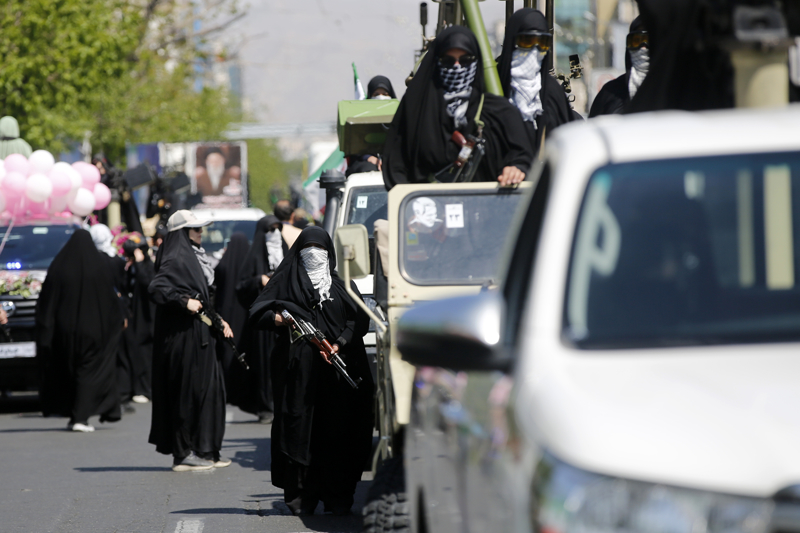 <p>ABD ve �srail aleyhine sloganlar�n at�ld��� y�r�y��te y�netim lehine tezah�ratlar yap�ld�.</p>