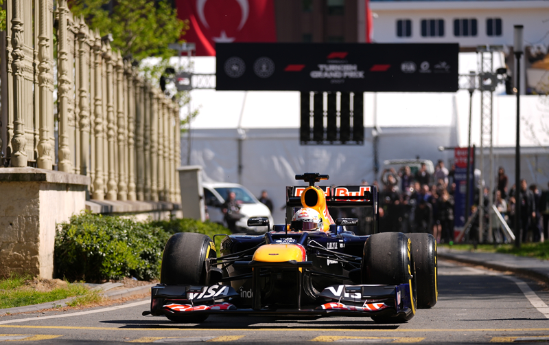 <p>Program, Cumhurba�kan� Erdo�an ve beraberindekilerin hat�ra foto�raf� �ektirmesiyle sona erdi.</p>