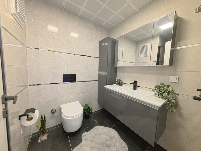 <p>Bug�ne kadar '50 bin', '100 bin' ve '�lk Evim-250 Bin Sosyal Konut' gibi projelerle T�rkiye genelinde 1 milyon 750 binden fazla sosyal konut in�a edilirken 7 milyona yak�n dar gelirli g�venli, sa�lam ve modern yuvaya kavu�tu.</p>