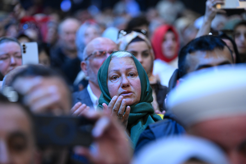 <p>Bu konutlarla 6 milyondan fazla vatanda�� camileriyle, parklar�yla, y�r�y�� yollar� ve di�er sosyal donat�lar�yla modern ya�am alanlar�na kavu�turduklar�na dikkati �eken Erdo�an, ��yle devam etti:</p>