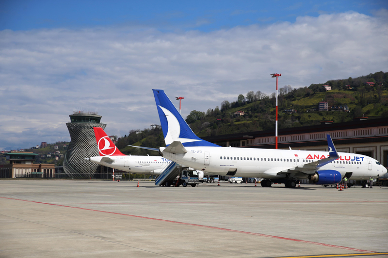 <p><b>- 'HAVAL�MANI VE HASTANE EKSEN�NDE SA�LIK TUR�ZM� KONU�ULACAK'</b></p><p><b><br></b></p><p>Rize �ehir Hastanesinin a��lmas�n�n ard�ndan havaliman� ve hastane ekseninde sa�l�k turizmi konu�ulaca��n� dile getiren Bayda�, �unlar� kaydetti:<b></b></p>