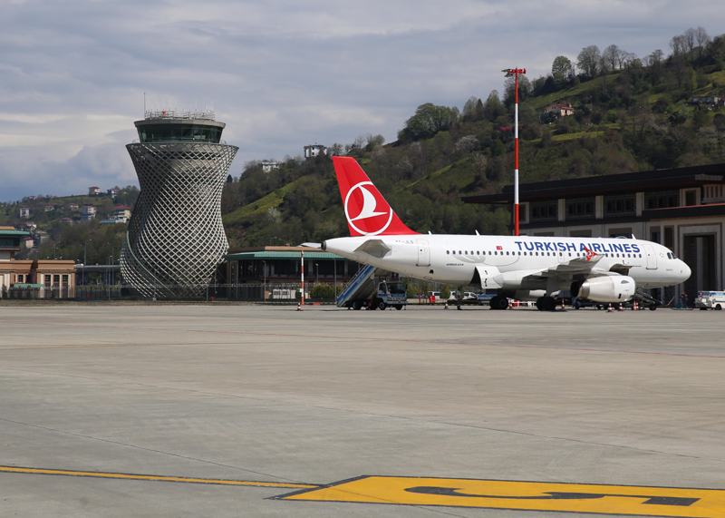 <p>Bayda�, Rize-Artvin Havaliman�'n�n bir 'hayal projesi' oldu�unu dile getirerek, 'Belki y�llarca �zerine konu�ulmu� bir projedir. Denizin �zerine dolgu olarak ger�ekle�mi� bir havaliman�d�r. Ba�ta Say�n Cumhurba�kan�'m�z olmak �zere bu i�te eme�i ge�en herkese te�ekk�r ediyoruz.' dedi.</p>