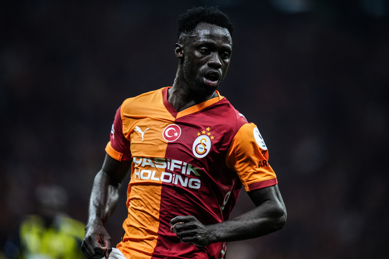 <p><b>DAVINSON SANCHEZ</b></p><p>Davinson Sanchez, ikili m�cadelelerdeki �st�nl���, hava toplar�ndaki etkinli�i ve zaman�nda m�dahaleleriyle rakip h�cumculara ge�it vermedi. Savunma hatt�na getirdi�i sertlik ve g�ven duygusu, Galatasaray'�n sezon boyunca az gol yemesindeki en �nemli fakt�rlerden biri oldu.</p>