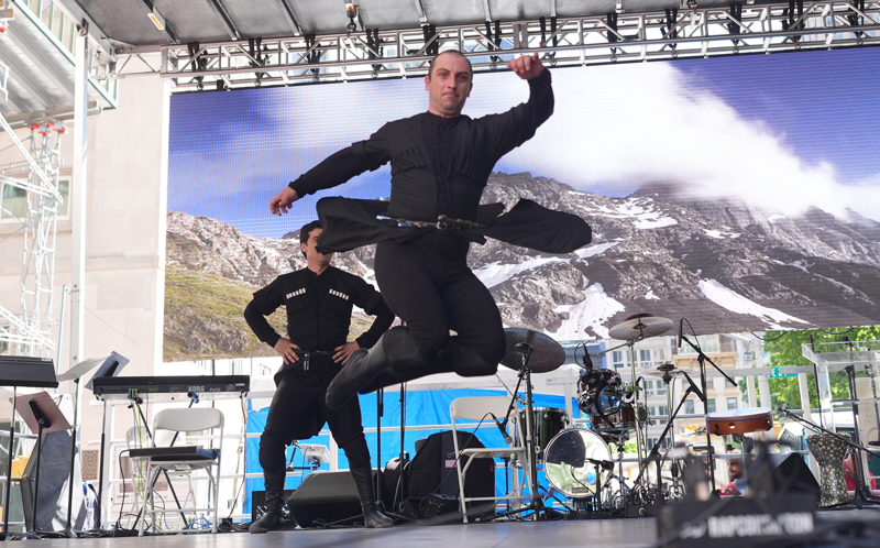 <p>Dijital kamyonlar�n ekranlar�nda yay�nlanan i�eriklerde, UNESCO Yarat�c� �ehirler A��'na �ye olan, gastronomi, m�zik ve el sanatlar� ile �n plana ��kan Afyon, Gaziantep, Hatay, K�r�ehir, Bursa, K�tahya ve �anl�urfa gibi �ehirlere �zg� de�erler tan�t�ld�.</p>