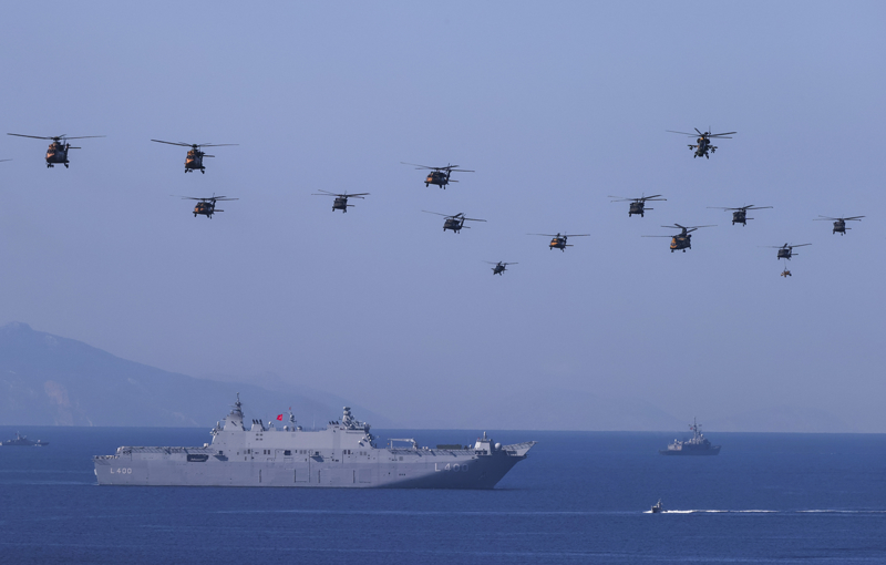 <p>Tatbikatta GÖKBEY helikopteri, M-60 T1 tankı, Panter ve Boran obüsleri, TRLG-230 ve Sungur füzeleri, Tayfun, Hisar-A ve Hisar-O hava savunma füze sistemleri, KORKUT hava savunma silah sistemleri, 35 milimetre modern çekili top, Kalkan Hava Savunma Radarı, İhtar İHA Karşı Sistemi, Zırhlı Taktik Araç Uzaktan Komutalı Silah Sistemi (ZTA-UC), KARAOK tanksavar silahı, UMTAS tanksavar füzesi, özel maksatlı taktik tekerlekli zırhlı sensör keşif, radar, komuta ve KBRN araçları, SARP kuleli geliştirilmiş zırhlı personel taşıyıcı, KARAYEL karinalı bot, mekanik mayın temizleme teçhizatı (MEMATT), Araca Monte Mayın/EYP Tespit Sistemi (AMMTS), ALKAR 120 Milimetre Havan Silah Sistemi, GEZGİN uydu terminali, atış destek ve yönlendirme (ADY) sistemleri, TARAS-II Radyolink Sistemi, Elektronik Devreli EYP Tespit ve Zararsız Hale Getirme Sistemi, zırhlı akaryakıt tankeri, KBRN temizleme dronu, ASLAN İKA, paramotor, motosikletli komando ekibi, Dragoneye-2, DORUK-2 elektro-optik sensör sistemleri, kentsel arama kurtarma aracı, patlayıcı madde keşif ve imha (PMKİ) aracı, mobil diş ünitesi, seyyar sahra üniteleri, konteyner köpek kulübesi, TEBER ve MAM-T SİHA mühimmatı ile envantere alınması planlanan Taşınabilir Elektronik Taarruz (MİLKAR-A) Sistemi, ALKA Lazer Silah Sistemi, MAGAS-E, TOLGA Yakın Hava Savunma Sistemi, GÖKBERK Lazer Silah Sistemi ve kamikaze sürü dron gibi muhtelif silah ve sistemler ilk kez kullanıldı.</p>