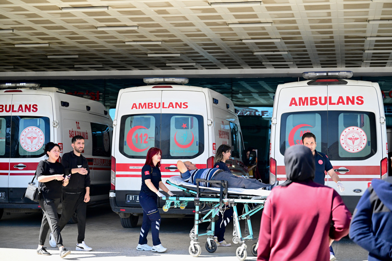 <p>Samsun Şehir Hastanesi Acil Servisi'ne gelirken, kimileri ise sağlık ekiplerince hastanelere kaldırıldı.</p>