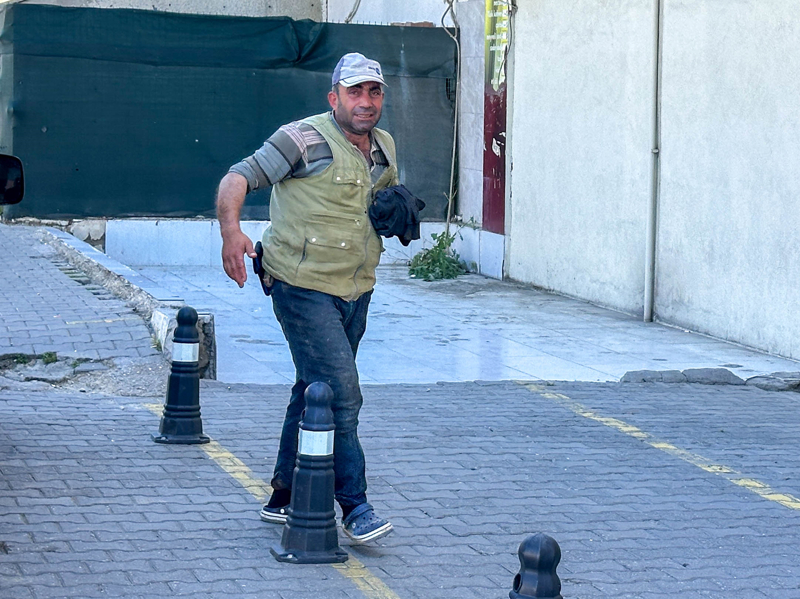 <p>Uşak'ta Kurban Bayramı'nın ilk gününde kurban kesmeye çalışırken yaralananlar hastanelere başvurdu.</p>