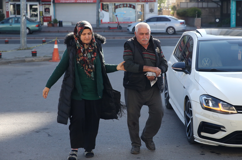 <p>Metin �en ise, 'Akacak kan damarda durmuyor. Kurban tekme at�nca b��ak kayd� ve aya��ma girdi' diye konu�tu.</p>