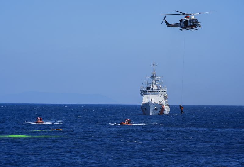 <p>Sudaki di�er kazazedelerin kurtar�lmas�nda da Jandarma Genel Komutanl���, Kara Kuvvetleri Komutanl��� ve Hava Kuvvetleri Komutanl��� b�nyesindeki arama kurtarma helikopterleri g�rev ald�.</p>