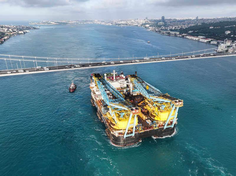 <p><p<p>Saipem 7000, Rusya'dan Türkiye'ye doğal gaz sağlayan Mavi Akım Projesi için Karadeniz'de 2 bin 150 metrelik rekor derinliğe kadar 24 inçlik boru hattı döşemişti.</p<p></p>