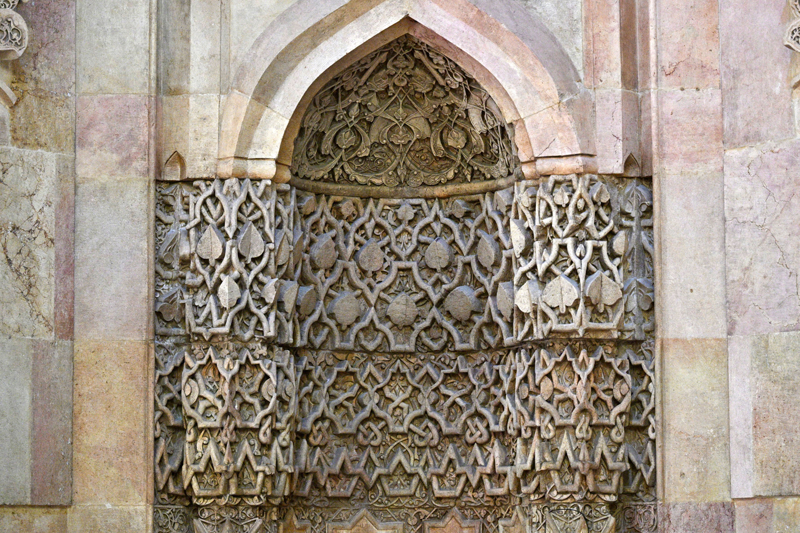 <p>UNESCO'nun D�nya K�lt�r Miras� Listesi'nde yer alan eseri g�rmeye gelenler, ziyaret saatlerini namaz k�lan insan g�lgelerinin ��kt��� ikindi vaktine denk getirmeye �al���yor.</p>