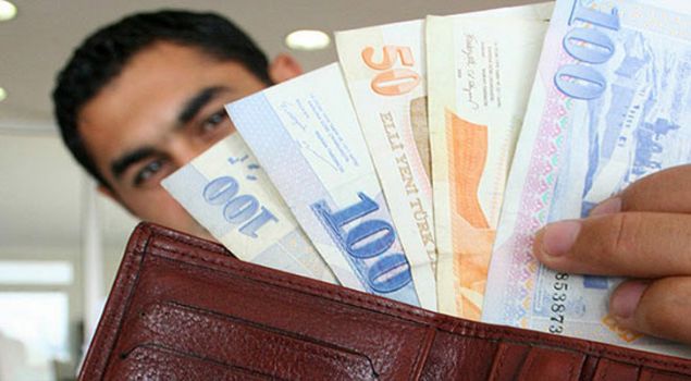 Yl boyunca geerli olan brt asgari cret, isizlik maan da belirliyor. 2016 ylnda net 1300 lira ve brt 1.647 lira olan asgari cret, 2017 yl iin net 1.404,06 liraya, brt olarak da 1.777,50 liraya kartld.     