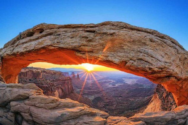   Mesa Arch, Canyonlands National Park near Moab, Utah     