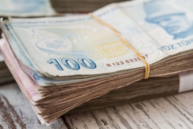 ESAS ALINAN �NCEL�KLER  <br>  Maa� hesaplamalar�na, b�lgesel �demeler, ek ders �creti, vekalet �creti, d�ner sermaye �demesi ve yabanc� dil tazminat� gibi �demeler dahil edilmedi, aile ve �ocuk yard�m� �dene�i ise dahil edildi. Aile yard�m� �dene�i hesab�nda e�i �al��mayan ve 2 �ocuk (0-6 ya� grubu ve di�er) esas al�nd�.  