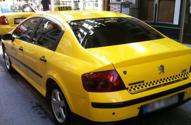 Kbrs'ta imdiye kadar Mercedes'ler taksicilik yapyordu. Biz burada kt ahinlerle taksicilik yapyorduk. Ama imdi lks aralarla taksicilik yapyoruz' diye konutu. 