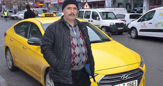 KNC EL FYATINA SIFIR ARA'  <br>  20 yllk taksici Mehmet zer de TV indiriminden faydalanarak lks marka otomobil aldn kaydederek, 'uan ikinci el fiyatna sfr ara alyoruz. 