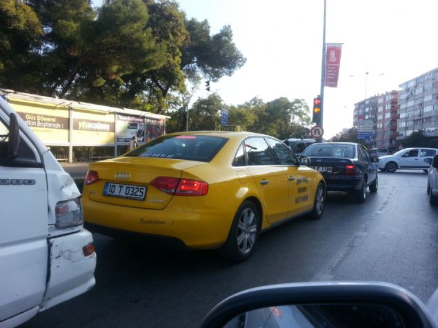 Tabi merakls da taksiyle ii olmasa bile srf arabayla gezmek iin biniyor' ifadelerini kulland. 
