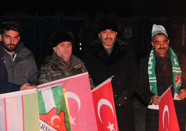 <p>  	"Bug&uuml;n de o ecdad�n izinden gitmek &uuml;zere &uuml;lkenin her taraf�ndan gelerek onlar� sayg�yla yad eden insanlar�m�z vard�. Bug&uuml;n T&uuml;rkiye'nin bir &ccedil;ok ilinde �&uuml;hedan�n izinde giden insanlar�m�z vard�. Biz istiyoruz ki gen&ccedil;lerimiz ge&ccedil;mi�ini, topraklar�n�n k�ymetini, beraber T&uuml;rkiye olman�n k�ymetini iyi bilsin. 100 y�l &ouml;nce 15 ya��ndaki fidanlar bu topraklar� bize vatan b�rakmak i&ccedil;in nas�l �ehit oldularsa 15 Temmuz'da da ya��na bakmaks�z�n gen&ccedil;lerimiz de meydanlara &ccedil;�kt�lar ve vatan� savundular. Kad�nlar�m�z, Nene Hatun misali kahramanl�klar g&ouml;sterdiler."</p>  <div>  	&nbsp;</div>  