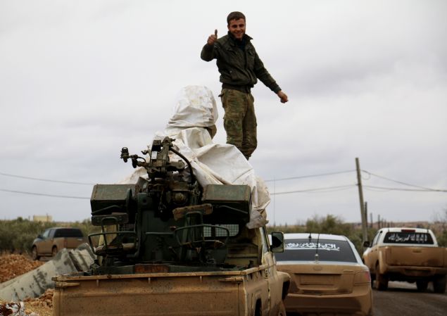 FIRTINA OB�SLER�N�N DEA� HEDEFLER�NE ATI� YAPMA ANI <br> <br>   El Bab b�lgesinde �ekilen g�r�nt�lerin bir ba�ka b�l�m�nde ise harek�t kapsam�nda b�lgede konu�lu olan F�rt�na ob�slerinin tespit edilen DEA� hedeflerine at�� yapmas� yer ald�. 