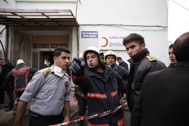 Yang�n s�ras�nda hastanede olan bir anne ise, 'Bebe�imin durumu iyi in�allah, �u an bilmiyorum. O s�rada i�erideydim. L�tfen bana bir �ey sormay�n' diyerek ya�ad���n pani�i anlatt�. 