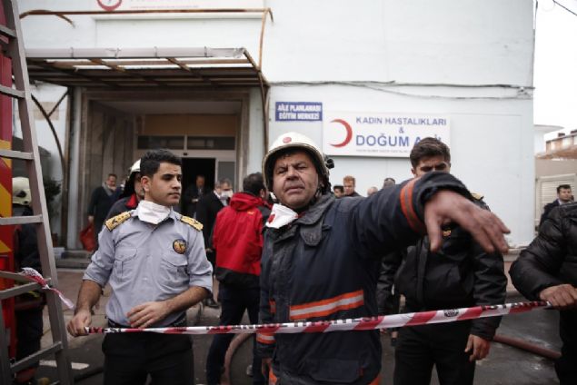 Hastanede bebekleri olan �ermin ve Serdar C�re �ifti, '��eride �ok bebek var, hepsinin durumu iyi �ok ��k�r. Bebe�imiz �ok ��k�r iyiymi�' ifadelerini kulland�. 