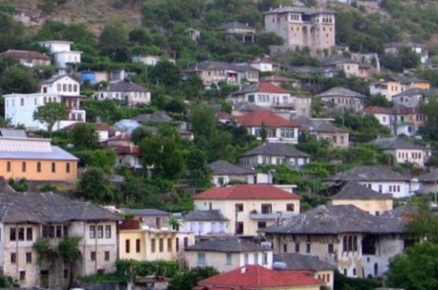 Arnavutluk'da �lkede 200 bin dolar yat�r�m yapan i�adamlar� vatanda�l�k hakk�n� kazan�yor   