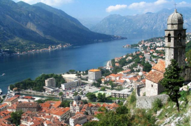 Karada�'da ise 500 bin Euro�dan fazla yat�r�m yapan i�adamlar�na vatanda�l�k hakk� veriliyor   