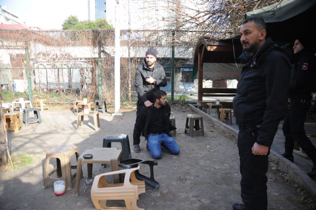 <p>  	&Ccedil;e�itli hastanelere kald�r�lan di�er yaral�lar Yusuf D, Hasan D, Recep D. ve di�er gruptan Murat D'nin ise tedavilerinin s&uuml;rd&uuml;�&uuml; bildirildi.</p>  