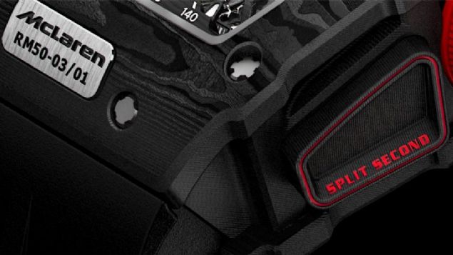 Tasar�m formu a��s�ndan �irketin piyasadaki saatleriyle benzerlik ta��yan saat, hayranl�k uyand�ran bir tasar�ma sahip.   