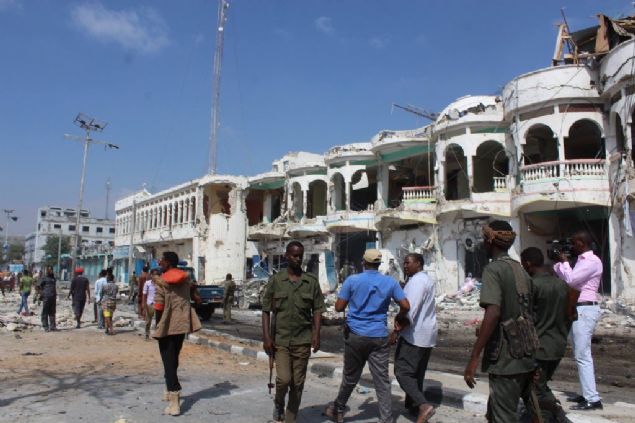 Sa�l�k ekipleri, olayda 12 ki�inin ya�am�n� yitirdi�ini, 25 ki�inin yaraland���n� belirterek, yaral�lar aras�nda uluslararas� bas�n organlar�nda �al��an 4 kameraman�n bulundu�unu aktard�. 