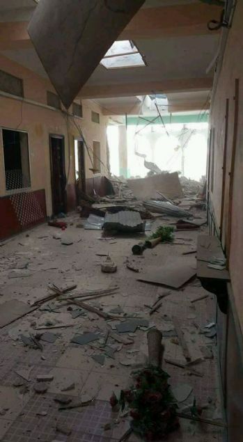   Emniyet kaynaklar�ndan al�nan bilgiye g�re, Mogadi�u'nun Mekke-i Mukerreme Caddesi'nde yer alan ve h�k�met yetkililerin kald��� bir otelin �n�nde bomba y�kl� 2 ara�la sald�r� ger�ekle�tirildi. 