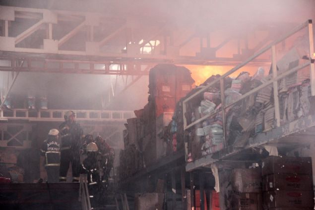 �len ya da yaralanan�n olmad��� yang�nda hasar meydana geldi. Polis, yang�n ile ilgili soru�turmay� s�rd�r�yor.   