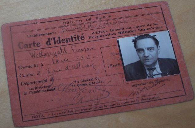     Seri katil Marcel Petiot metroda yakaland srada zerinden 50 farkl kimlik, bir el tabancas ve ok miktarda para kt.   