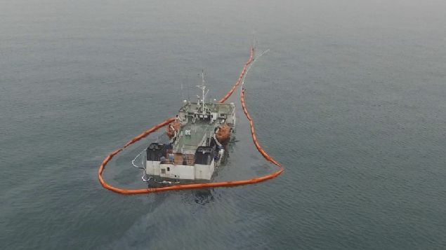 Durum derhal, Ulatrma Denizcilik ve Haberleme Bakanlmz ilgililerine bildirilmi ve alnan talimat zerine deniz  yzeyinde oluan kirlilie    ark rmorkr ile Ky Emniyeti 4 ve Ky Emniyeti 6 hzl tahlisiye botlar ile  mdahaleye balanlmtr' 