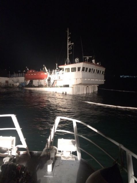 te yandan Ky Emniyeti'de gemi ile ilgili bir aklama yaynlad. Aklamada yle denildi;' 27.01.2017 Tarih saat 16:50 civarnda stanbul Ahrkap demir blgesinde demirli olan Tanzania bayrakl 8721284 Imo nolu BEREKET isimli gemisinin meyillendii ihbar zerine seyir, can, mal ve evre emniyetini teminen derhal olay blgesine Ky Emniyeti 4 hzl tahlisiye botu ve ark rmorkr sevk edilmitir. 