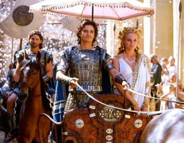 Truva	    Paris zaman zaman g�steri�li bir g�ne� �emsiyesi kullan�yor. Fakat, o y�llarda b�yle bir �emsiye kullan�lmazd�. Yunanl�lar, en az 800 y�l sonra �emsiyeyle tan��t�.       