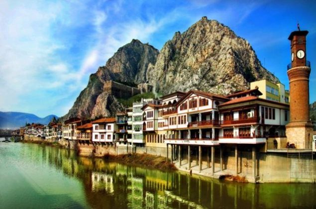 Amasya    2015 n�fusu: 322.167 ki�i.    2016 n�fusu: 326.351 ki�i.    De�i�im(%): 1,29 