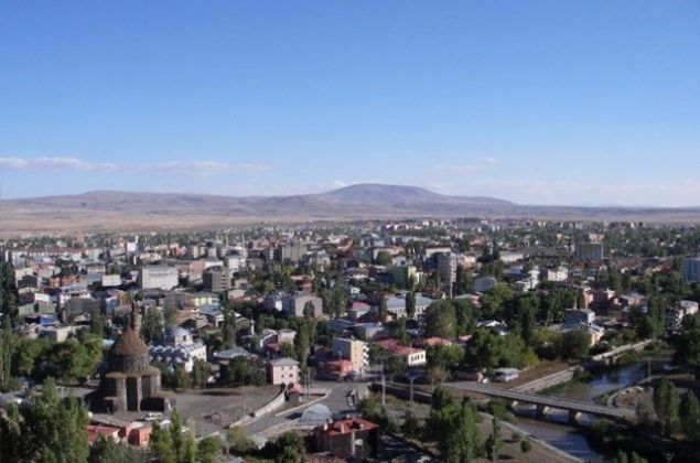 Kars    2015 n�fusu: 292.660 ki�i.    2016 n�fusu: 289.786 ki�i.    De�i�im(%): -0,98 