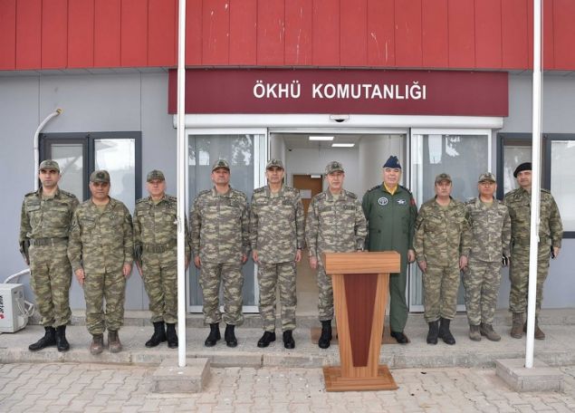 <p>  	Açklamada Akar'n, Kara ve Hava Kuvvetleri Komutanlaryla bölgedeki inceleme ve denetlemelerini sürdürdüü kaydedildi.</p>  