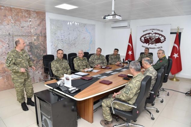 <p>  	Orgeneral Akar'n Kara ve Hava Kuvvetleri Komutanlaryla Gaziantep ve Kilis'teki birliklerde inceleme ve denetlemelerde bulunduu belirtilerek, </p>  