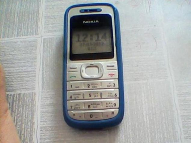  Nokia 1200     Boyut: 102 x 44.1 x 17.5 mm  