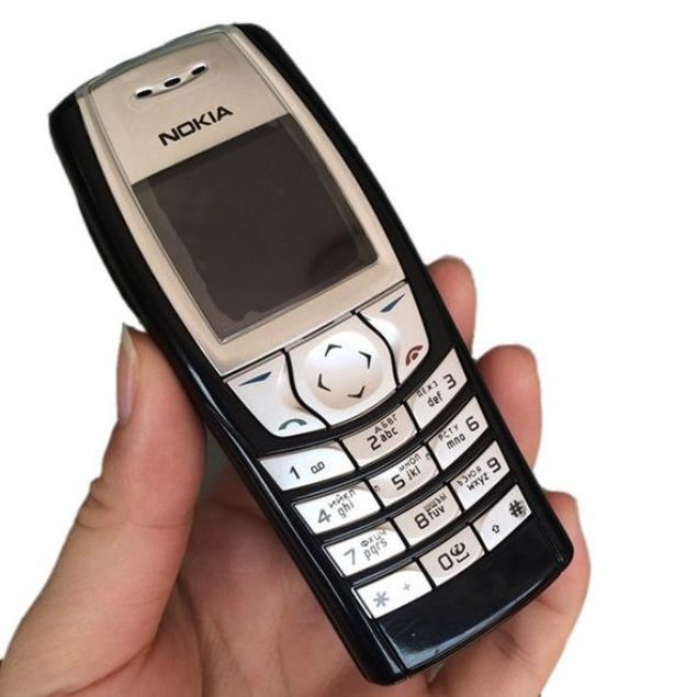 Nokia 6610     Konu�ma s�resi: 5.5 saat   